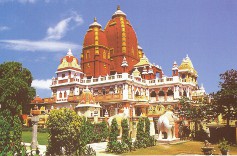 Le temple de Birla Mandir construit par le groupe industriel Birla en 1988 situé à Jaipur dans lequel on peut voir des reproductions de scènes de la mythologie hindoue et des portraits de personnages importants de l'histoire (Socrate, le Christ, Zarathoustra, Bouddha ou Confucius)